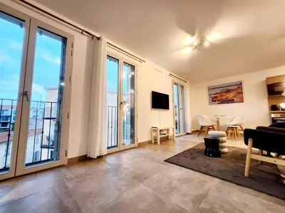 Télévision ou salle de divertissement dans l'établissement Le Marend 3 - Plein coeur d'Antibes