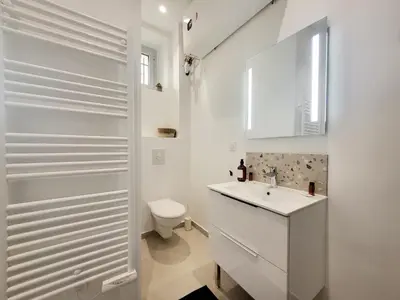 Salle de bains dans l'établissement L'Isnard 1er - Au coeur dAntibes