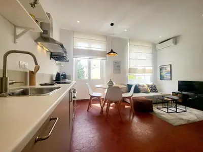 Cuisine ou kitchenette dans l'établissement L'Isnard 1er - Au coeur dAntibes