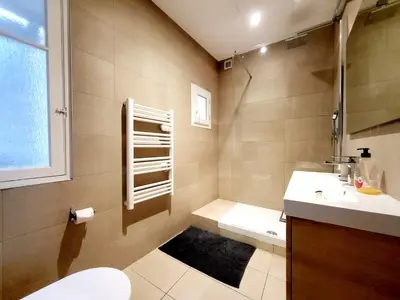 Salle de bains dans l'établissement Le Sade 1er et Le Sade 2nd - 2 Appartements au coeur d'Antibes