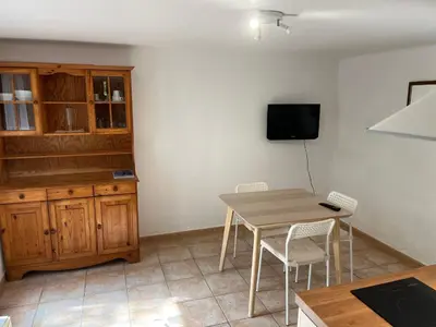 Télévision ou salle de divertissement dans l'établissement La Cigalière - Appartement Rez-de-Jardin