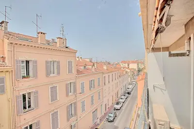 Vue générale sur Cannes ou vue de la ville depuis l'appartement