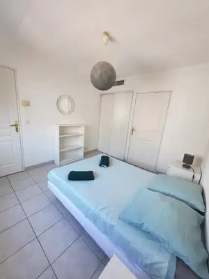 Un ou plusieurs lits dans un hébergement de l'établissement Plage de Juan Les Pins - Apartment with Air conditioner