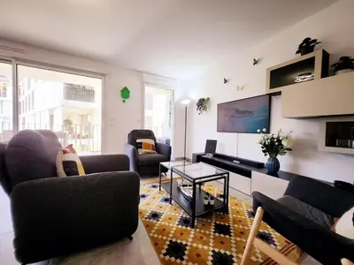 Télévision ou salle de divertissement dans l'établissement Le Marend 4 - T3 avec Terrasse