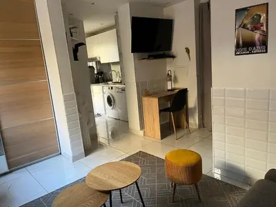 Cuisine ou kitchenette dans l'établissement Studio à 100 mètres de la plage et de la Croisette