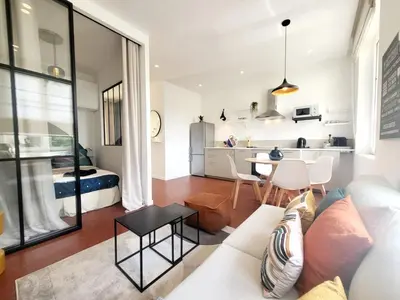 Cuisine ou kitchenette dans l'établissement L'Isnard 2 - T2 Climatisé dans le Vieil Antibes