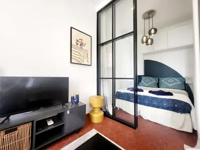 Un ou plusieurs lits dans un hébergement de l'établissement L'Isnard 2 - T2 Climatisé dans le Vieil Antibes