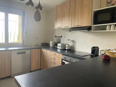 Cuisine ou kitchenette dans l'établissement 4 pièces entre antibes et juan les pins