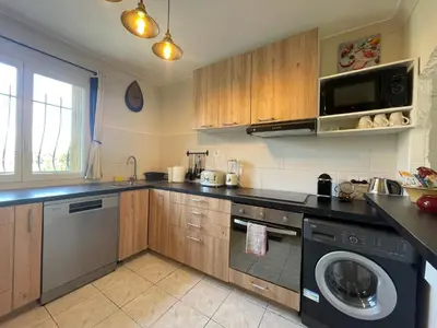 Cuisine ou kitchenette dans l'établissement 4 pièces entre antibes et juan les pins