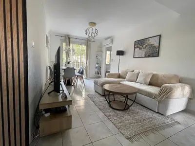 Télévision ou salle de divertissement dans l'établissement 4 pièces entre antibes et juan les pins