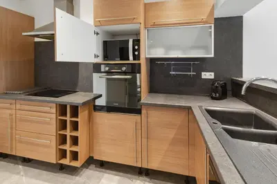 Cuisine ou kitchenette dans l'établissement Le Grimaldi - Spacieux - Clim - WIFI - Hypercentre