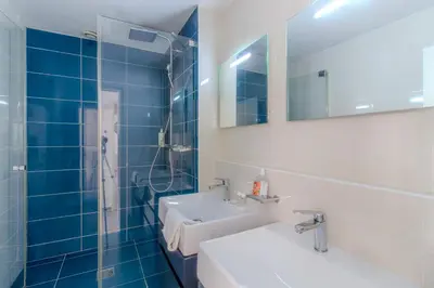 Salle de bains dans l'établissement DELMAS 3 Appartement 3 Chambres Spacieux avec Grande Terrasse