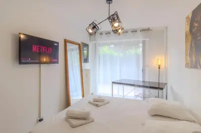 Un ou plusieurs lits dans un hébergement de l'établissement DELMAS 3 Appartement 3 Chambres Spacieux avec Grande Terrasse