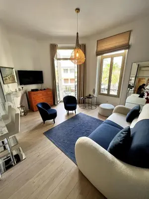 Télévision ou salle de divertissement dans l'établissement T2 coeur de Cannes a 2 pas de la croisette