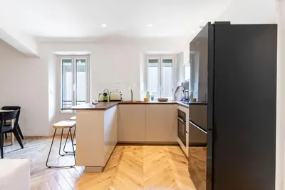Cuisine ou kitchenette dans l'établissement Apartment 2 bedrooms near beach - Cannes