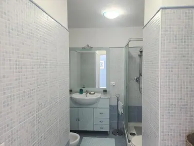 Salle de bains dans l'établissement Les Fleurs Bleues