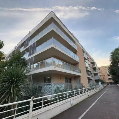 T3 Neuf-Plage 3mn parking privé