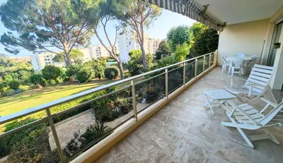 Balcon ou terrasse dans l'établissement Ref COLLINE by Palmes d or Properties