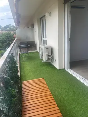 Jardin de l'établissement Joli 3 pièces climatisé parking proche des plages