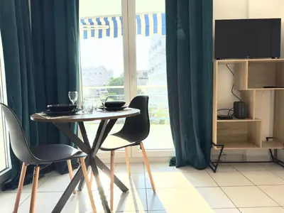 Coin salon dans l'établissement Cocon 2 pers à 100m des plages