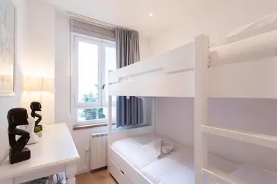 Un ou plusieurs lits dans un hébergement de l'établissement A16 Staywiz us - 2BDR Sea View - City Center - Parking & Terrace