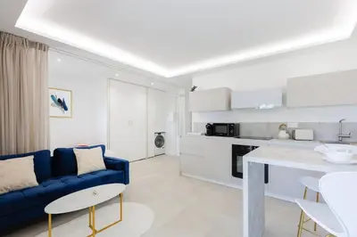 Cuisine ou kitchenette dans l'établissement Elegant studio in Cap d'Antibes - Wifi - Clim et parking
