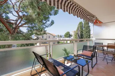 Balcon ou terrasse dans l'établissement Elegant studio in Cap d'Antibes - Wifi - Clim et parking
