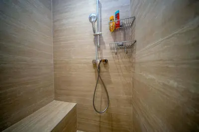 Salle de bains dans l'établissement Luxe 1 minute a pied du Martinez plage shopping vu Mer