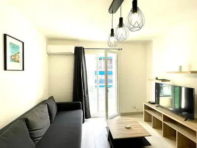 Coin salon dans l'établissement T2 Bleu Mer - Centre ville , Climatisé , 5 min de la plage et à 250m de la gare