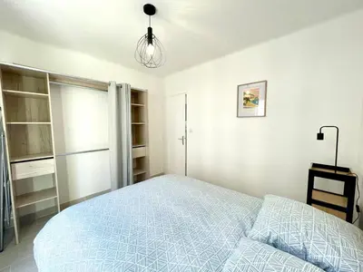 Un ou plusieurs lits dans un hébergement de l'établissement T2 Bleu Mer - Centre ville , Climatisé , 5 min de la plage et à 250m de la gare