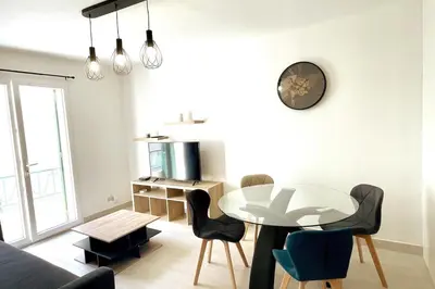 Coin salon dans l'établissement T2 Bleu Mer - Centre ville , Climatisé , 5 min de la plage et à 250m de la gare