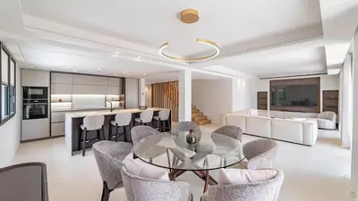 Cuisine ou kitchenette dans l'établissement Top Villa Horizons Luxury