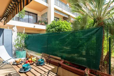 Jardin de l'établissement Le Baronne- Charmant studio climatisé au calme proche Plage et Palais des Festivals