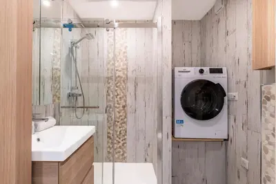 Salle de bains dans l'établissement Le Baronne- Charmant studio climatisé au calme proche Plage et Palais des Festivals