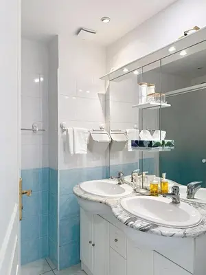 Salle de bains dans l'établissement 3P terrace, with air conditioning beach and center within walking distance