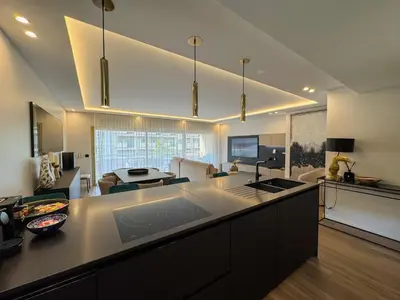 Cuisine ou kitchenette dans l'établissement LUXURY EQUINOX 3 Bedrooms