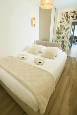 Un ou plusieurs lits dans un hébergement de l'établissement Newly Renovated 2BR Modern