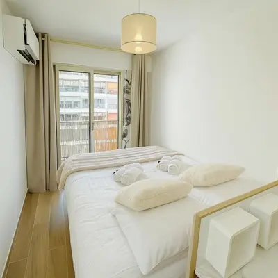 Un ou plusieurs lits dans un hébergement de l'établissement Newly Renovated 2BR Modern