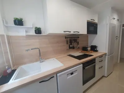 Cuisine ou kitchenette dans l'établissement Le Versailles appartement 4 prs cosy carre d or