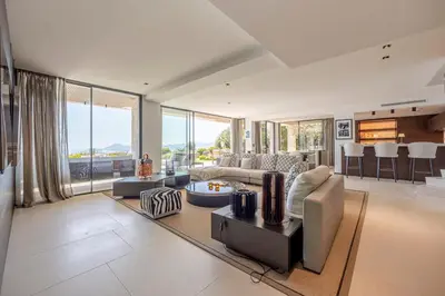 Coin salon dans l'établissement REF 2176 - Cannes -Villa panoramic sea view