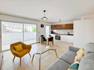 Cuisine ou kitchenette dans l'établissement CAM103 - Beau 2 pièces avec terrasse