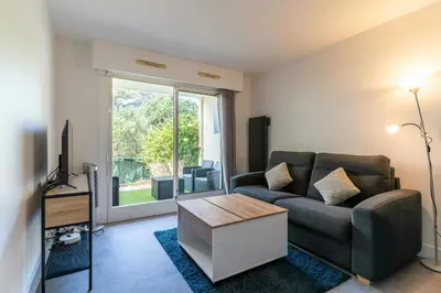 Coin salon dans l'établissement L’Oasis de Villeneuve – Terrasse Soleil