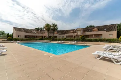 Piscine de l'établissement L’Oasis de Villeneuve – Terrasse Soleil ou située à proximité