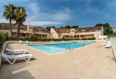 Piscine de l'établissement L’Oasis de Villeneuve – Terrasse Soleil ou située à proximité