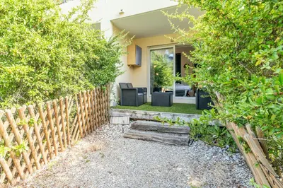 Jardin de l'établissement L’Oasis de Villeneuve – Terrasse Soleil