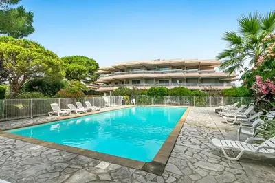 Piscine de l'établissement Les Jardins D'Ulysse - Happy Rentals ou située à proximité