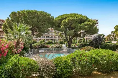 Piscine de l'établissement Les Jardins D'Ulysse - Happy Rentals ou située à proximité