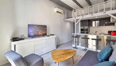 Cuisine ou kitchenette dans l'établissement LX154 Loft rénové lumineux - plein centre Cannes