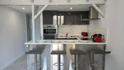 Cuisine ou kitchenette dans l'établissement LX154 Loft rénové lumineux - plein centre Cannes