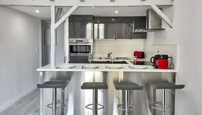 Cuisine ou kitchenette dans l'établissement LX154 Loft rénové lumineux - plein centre Cannes